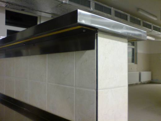 nerezový parapet - nemocnice Praha Motol.JPG